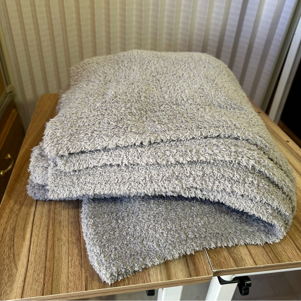 Barefoot Dreams Cozy Chic Blanket Throw super soft Grey - Picture 4 of 6